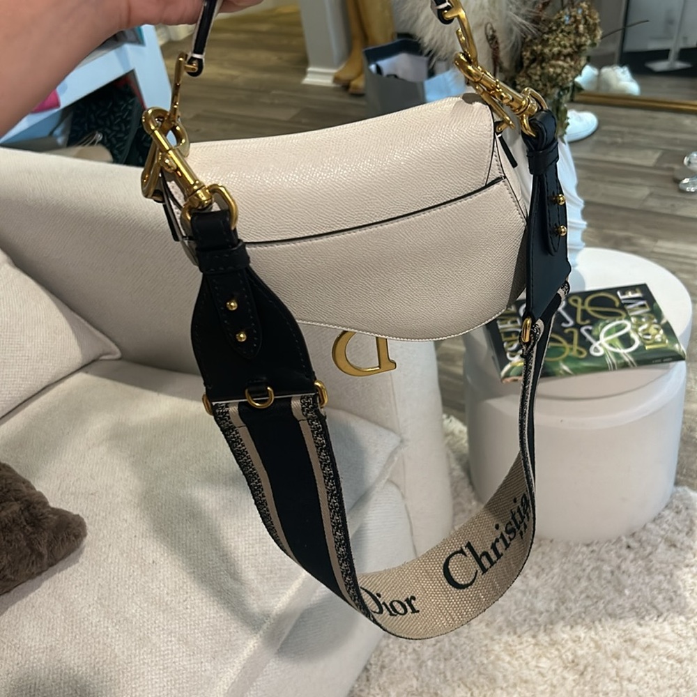 $2,900 v n moo authentic Dior small saddle bag without strap - Picture 3 of 9